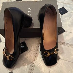 Size 7 Gucci pumps